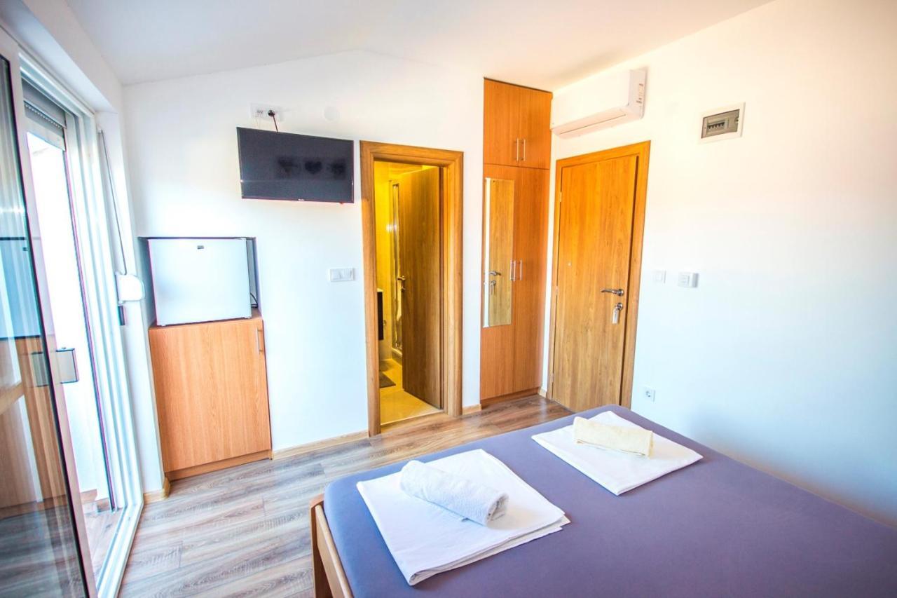 Apartments And Rooms Skalinada Муртер Екстериор снимка